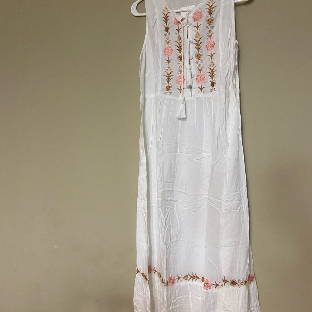 Embroidery Dress - Picture 2 of 5